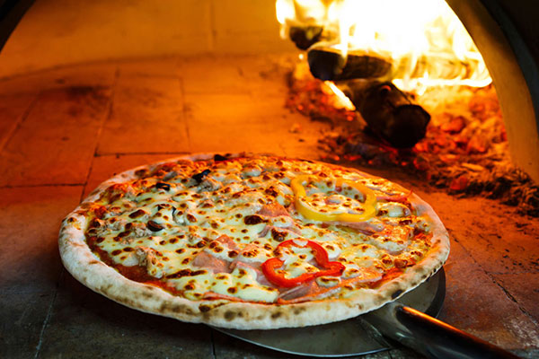 Pizza in Log oven